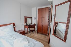 Hotel Attaché