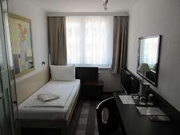 Hotel Attaché