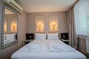 Hotel Attaché