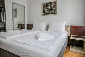 Hotel Attaché
