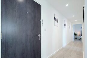 Deluxe Serviced Three Bedroom Apartment