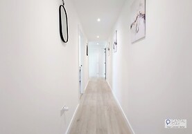Deluxe Serviced Three Bedroom Apartment