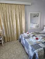 Tinas House