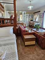 Tinas House