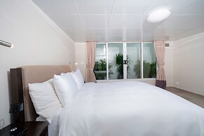Aura Sun Premier Villa Da Nang