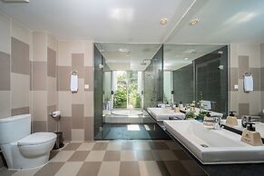 Aura Sun Premier Villa Da Nang