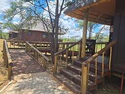 Chobe Lesoma Chalets Hotel