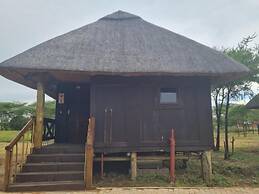 Chobe Lesoma Chalets Hotel