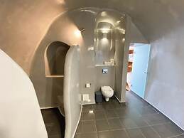 Esmi Suites Santorini