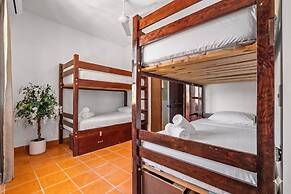Los Gonzalez Hotel by Monyxbnb