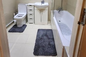 Comfy 3-bed House - Sleeps 6 & Free Parking