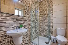 Spacious 4 Bedroom 4 Bathrooms Apartment