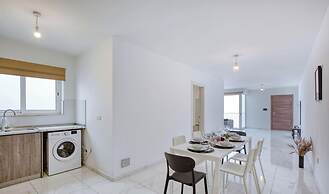 Spacious 4 Bedroom 4 Bathrooms Apartment