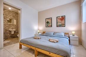 Spacious 4 Bedroom 4 Bathrooms Apartment