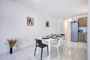 Spacious 4 Bedroom 4 Bathrooms Apartment