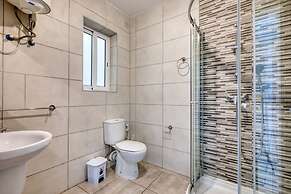 Spacious 4 Bedroom 4 Bathrooms Apartment