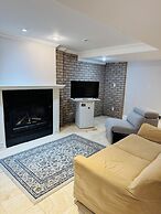 3 Bdrms - Near Airport, sq 1