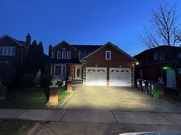 3 Bdrms - Near Airport, sq 1