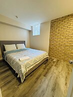 3 Bdrms - Near Airport, sq 1