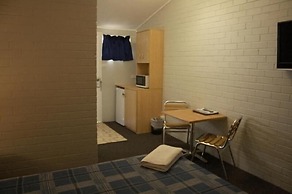 Plains Motor Inn