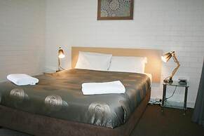 Plains Motor Inn