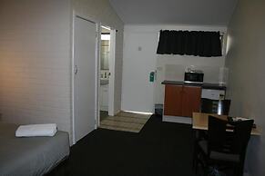 Plains Motor Inn