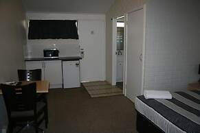 Plains Motor Inn