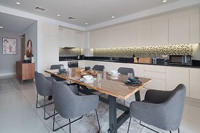 Chic 2BR in Paramount Midtown