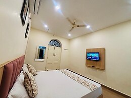 SAH HAVELI 400m WALK TO KASHI VISHWANATH