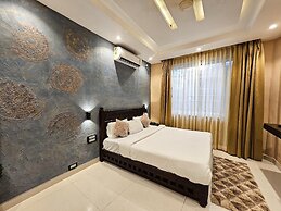 Serenity the villa by Beta Bawarchi