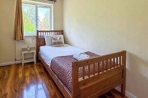 House Sleeps 5 - Wifi & Tv