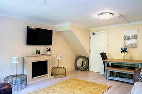 House Sleeps 5 - Wifi & Tv
