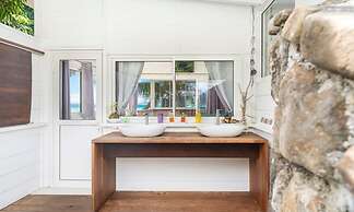 Seaside Serenity 2BR Oasis on Enchanting Moorea