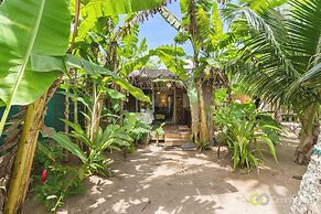 Exquisite Bungalow With Beachfront Jacuzzi