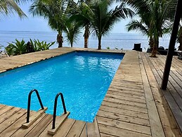 Exquisite Bungalow With Beachfront Jacuzzi