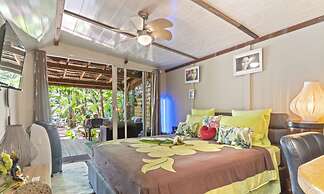 Exquisite Bungalow With Beachfront Jacuzzi