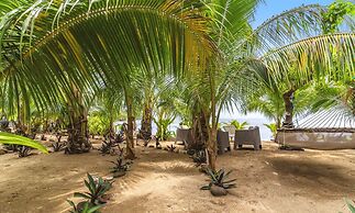 Exquisite Bungalow With Beachfront Jacuzzi