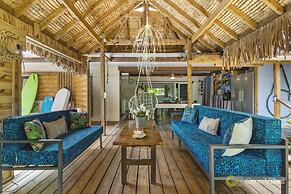 Beachfront 4BR Home With Pool in Moorea