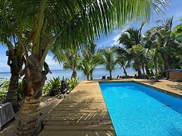 Beachfront 4BR Home With Pool in Moorea
