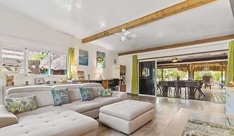 Beachfront 4BR Home With Pool in Moorea