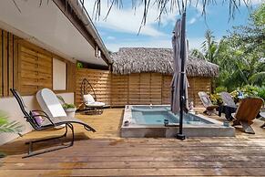 Beachfront 4BR Home With Pool in Moorea