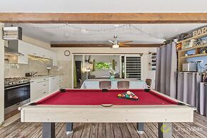 Beachfront 4BR Home With Pool in Moorea