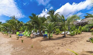 Beachfront 4BR Home With Pool in Moorea