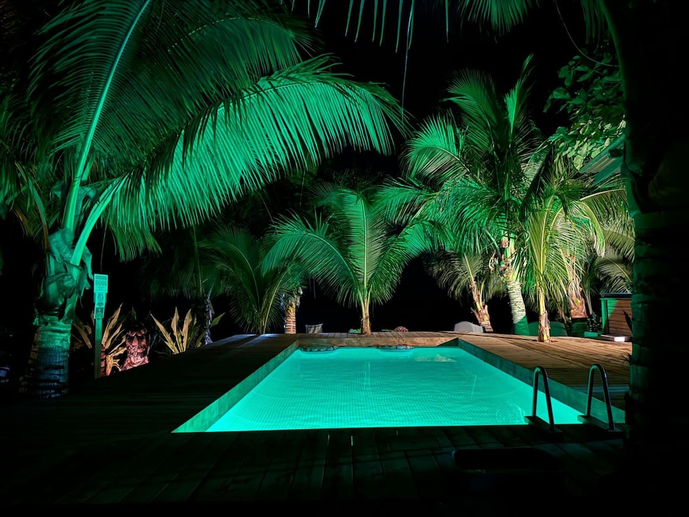 Beachfront 4BR Home With Pool in Moorea