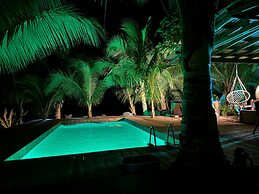 Beachfront 4BR Home With Pool in Moorea
