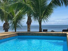Beachfront 4BR Home With Pool in Moorea