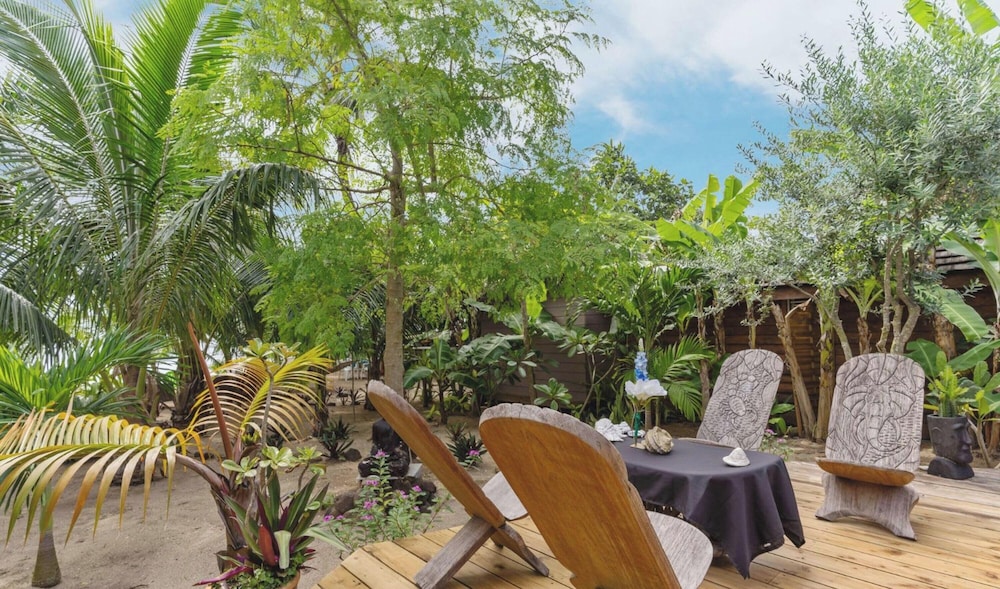 Beachfront 4BR Home With Pool in Moorea