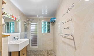 Beachfront 4BR Home With Pool in Moorea