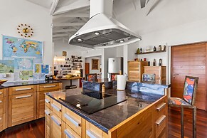 3BR Villa M Mento With Infinity Pool