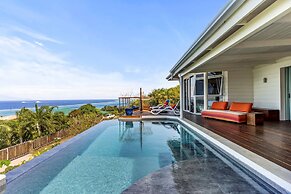 3BR Villa M Mento With Infinity Pool